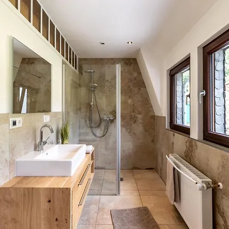 Landhaus Karbach Komplett Oder Einzelne Wohneinheiten Villa Inkl Sauna Bzw Waldhaeuschen Hirten Exterior foto